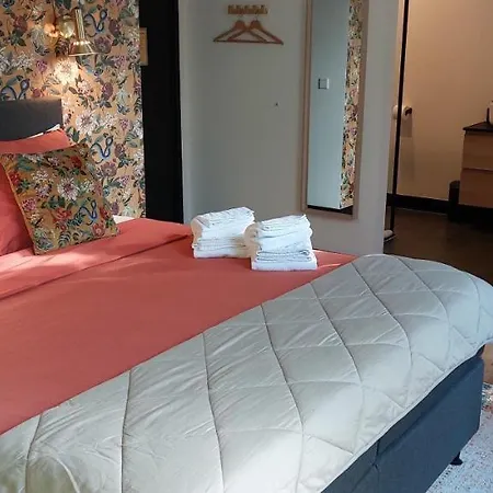 Stadsslaperij Bed and Breakfast Τίλμπουργκ